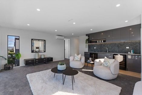 Photo of property in 7 Picnic Point Road, Hobsonville, Auckland, 0616