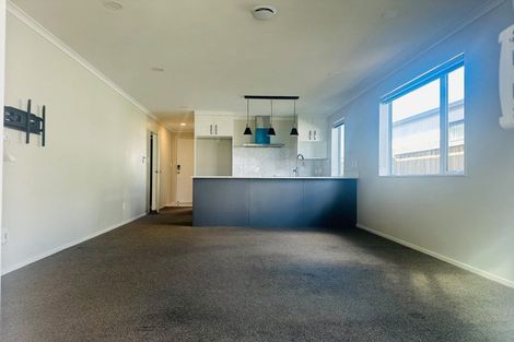Photo of property in 3 Farmland Road, Papakura, 2110