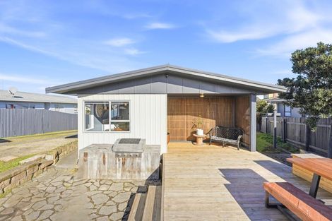 Photo of property in 60 Hinau Street, Castlecliff, Whanganui, 4501