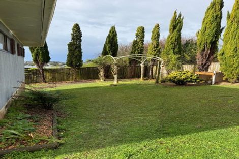 Photo of property in 2/521 Glenfield Road, Glenfield, Auckland, 0629