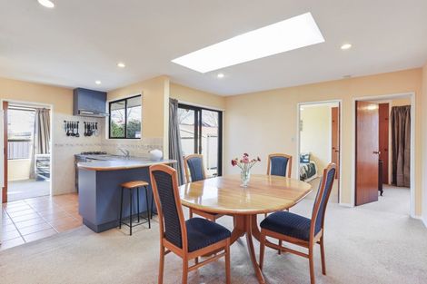 Photo of property in 3 Manson Place, Russley, Christchurch, 8042