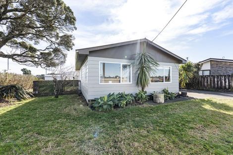 Photo of property in 71 Clifton Drive, Waitara, 4320