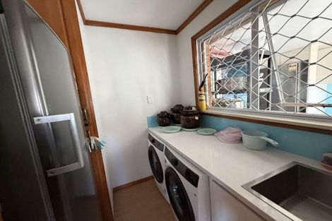 Photo of property in 12 Verena Place, Green Bay, Auckland, 0604