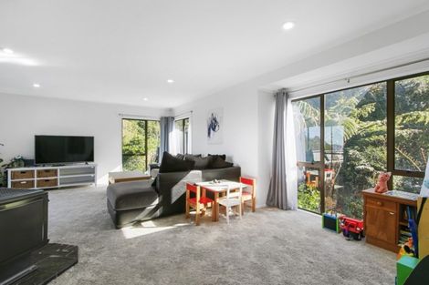 Photo of property in 35 Camellia Terrace, Maungaraki, Lower Hutt, 5010