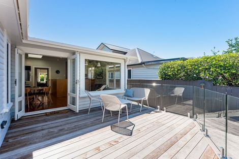 Photo of property in 73 Oroua Street, Eastbourne, Lower Hutt, 5013