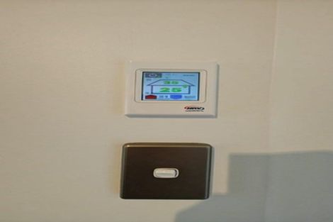 Photo of property in 31 Mandeville Place, Unsworth Heights, Auckland, 0632