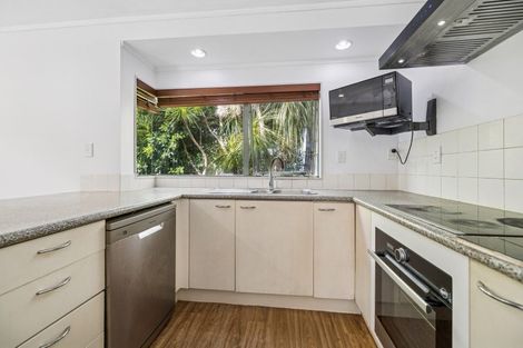 Photo of property in 2/8 Tallington Crescent, Torbay, Auckland, 0630