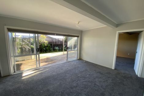Photo of property in 1412 Whangaparaoa Road, Army Bay, Whangaparaoa, 0930