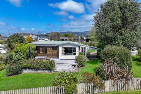 Photo of property in 107 Howard Road, Orere Point, Papakura, 2585