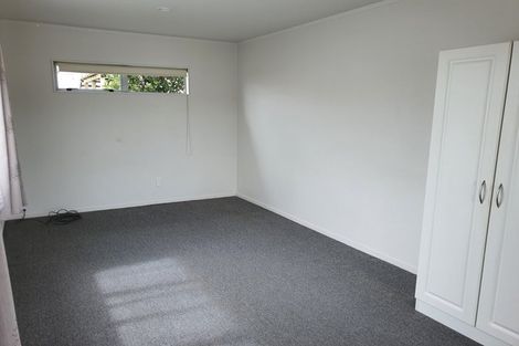 Photo of property in 18 Totaravale Drive, Totara Vale, Auckland, 0629