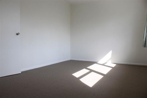 Photo of property in 27 Point England Road, Point England, Auckland, 1072