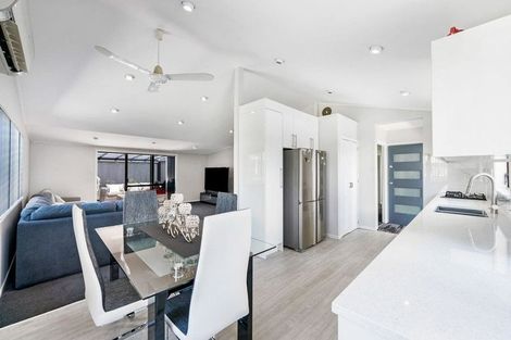 Photo of property in 92 Harrington Road, Henderson, Auckland, 0610