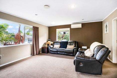 Photo of property in 1/325 Triangle Road, Massey, Auckland, 0614