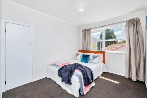 Photo of property in 2/6 Ngatoa Place, Glenfield, Auckland, 0629