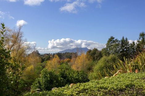 Photo of property in 5 Cameron Drive, Acacia Bay, Taupo, 3385