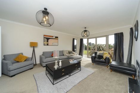 Photo of property in 72 Aranui Road, Kairanga, Palmerston North, 4475