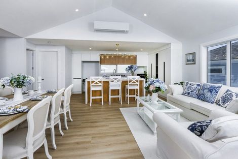 Photo of property in 7b Garadice Road, Rothesay Bay, Auckland, 0630