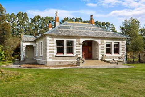 Photo of property in 66 Riverbank Road, Inch Clutha, Kaitangata, 9281