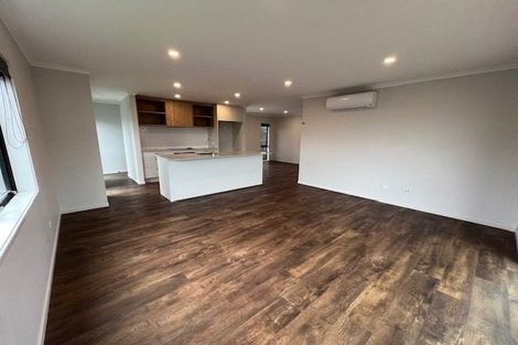 Photo of property in 4 Hooton Drive, Kumeu, 0810