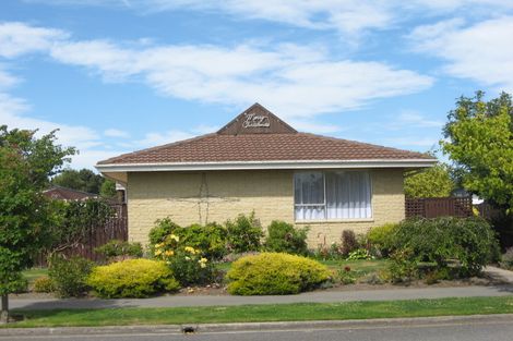 Photo of property in 74 Royal Park Drive, Parklands, Christchurch, 8083