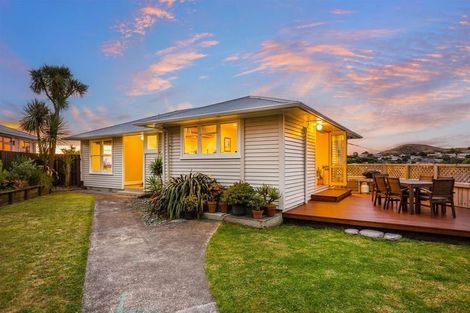 Photo of property in 42 Downes Street, Titahi Bay, Porirua, 5022