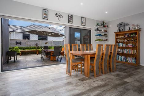 Photo of property in 55 Queen Charlotte Drive, Aotea, Porirua, 5024