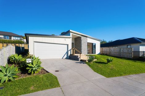 Photo of property in 16 Awa Avenue, Helensville, 0800