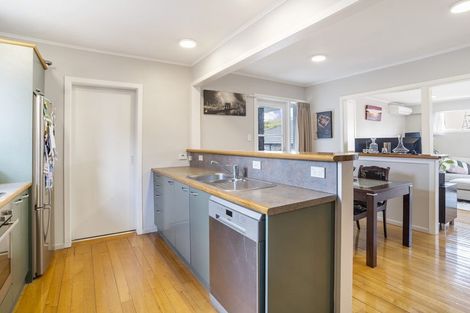 Photo of property in 16 Vera Road, Te Atatu South, Auckland, 0610