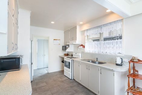 Photo of property in 3 Lowry Crescent, Stokes Valley, Lower Hutt, 5019