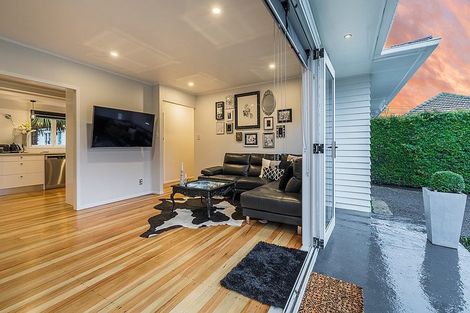 Photo of property in 222 Henderson Valley Road, Henderson, Auckland, 0612