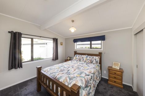 Photo of property in 6 Willowstream Grove, Cloverlea, Palmerston North, 4412