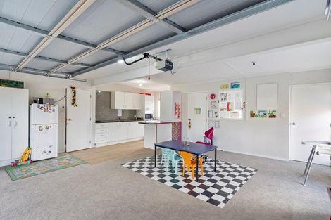 Photo of property in 2/30 Redoubt Road, Goodwood Heights, Auckland, 2105