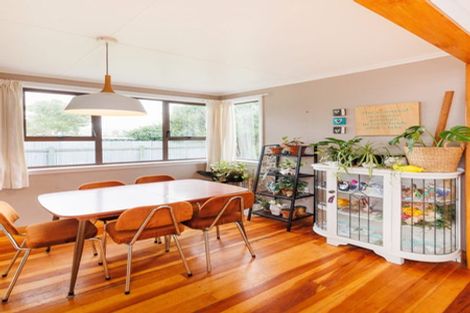 Photo of property in 11 Montrose Place, Takaro, Palmerston North, 4412