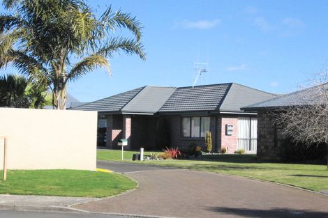 Photo of property in 13 Greenough Place, Rototuna, Hamilton, 3210