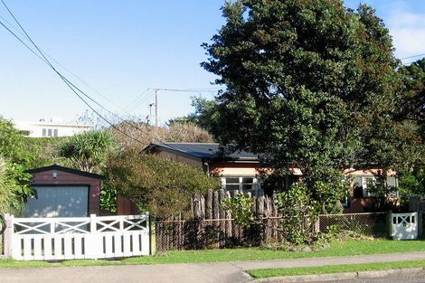 Photo of property in 22 Heperi Street, Waikanae Beach, Waikanae, 5036