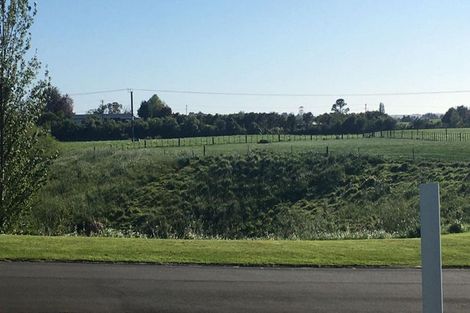 Photo of property in 30 Ballantyne Way, Aongatete, 3178