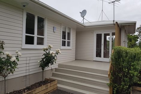 Photo of property in 4 La Trobe Street, Pakuranga Heights, Auckland, 2010