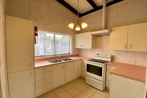 Photo of property in 2 Atlantis Place, Totara Vale, Auckland, 0629