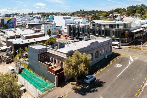 Photo of property in 29 Queen Street, New Plymouth, 4310