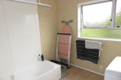 Photo of property in 27b Chetwode Grove, Newlands, Wellington, 6037