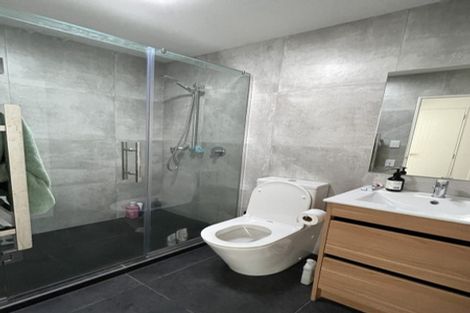 Photo of property in 2/4 Mcquoid Place, Glenfield, Auckland, 0629