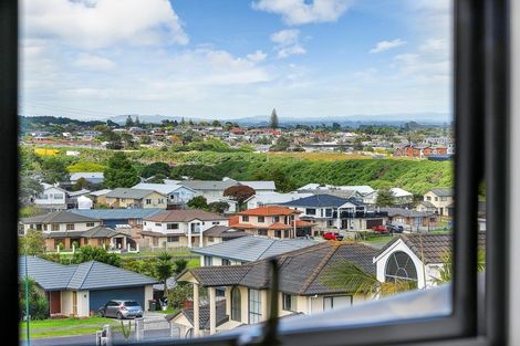 Photo of property in 10 Chieftain Rise, Goodwood Heights, Auckland, 2105