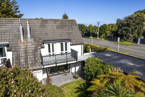 Photo of property in 52 Manly Street, Paraparaumu Beach, Paraparaumu, 5032