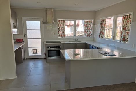 Photo of property in 2/5 Keldale Place, Forrest Hill, Auckland, 0620