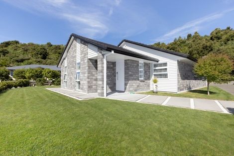 Photo of property in 18 Ellesmere Close, Pyes Pa, Tauranga, 3112