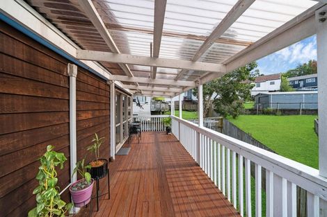Photo of property in 2 Talmar Place, Massey, Auckland, 0614
