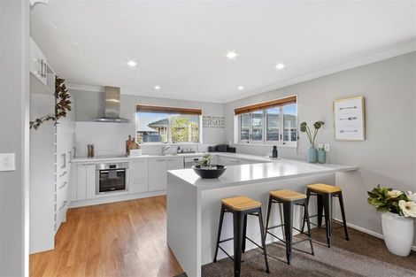 Photo of property in 15 Dinglebay Place, Casebrook, Christchurch, 8051