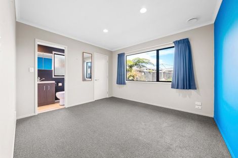 Photo of property in 3a Marchant Place, Westown, New Plymouth, 4310