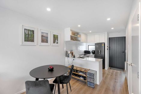 Photo of property in 5/119 Bruce Mclaren Road, Henderson, Auckland, 0612