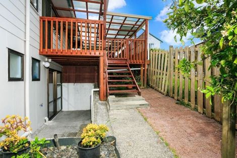 Photo of property in 1/17 Tetrarch Place, Totara Vale, Auckland, 0629